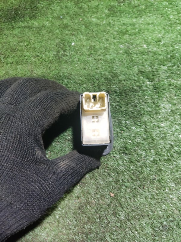 Кнопка стеклоподъемника Accent 2