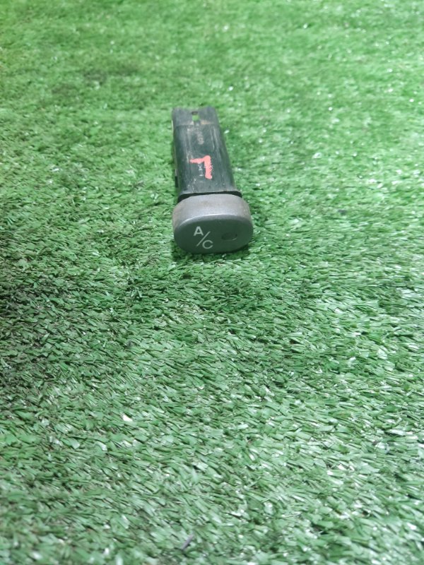 Запчасть кнопка включения кондиционера Hyundai Accent 2 106 Б/У Кнопка включения кондиционера Hyundai Accent 2 106 Б/У