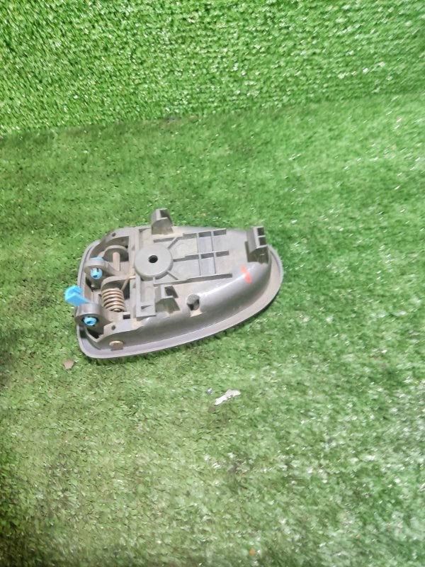 Ручка двери внутренняя правая Hyundai Accent 2 Ручка двери внутренняя правая Hyundai Accent 2