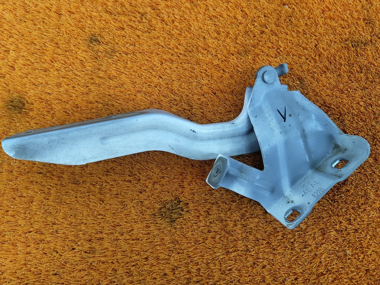 Петля капота левая Nissan Qashqai 2021 2 (J11) MR20 654014EA0A Б/У