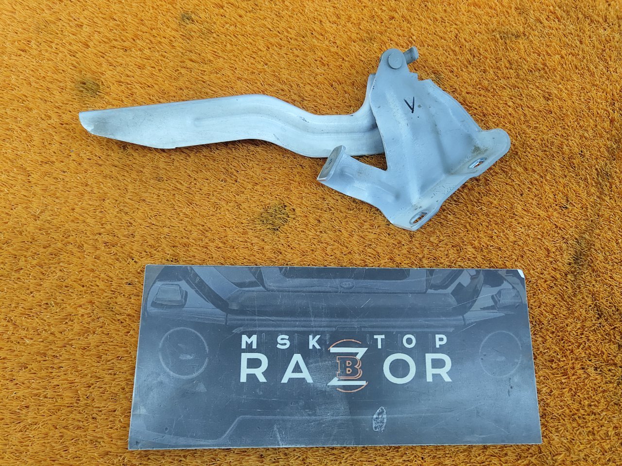 Петля капота левая Qashqai 2021 2 (J11) MR20