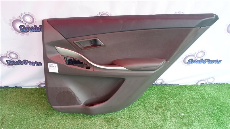 Обшивка дверей Toyota Allion ZRT265 2ZR-FAE 2013 задняя правая
