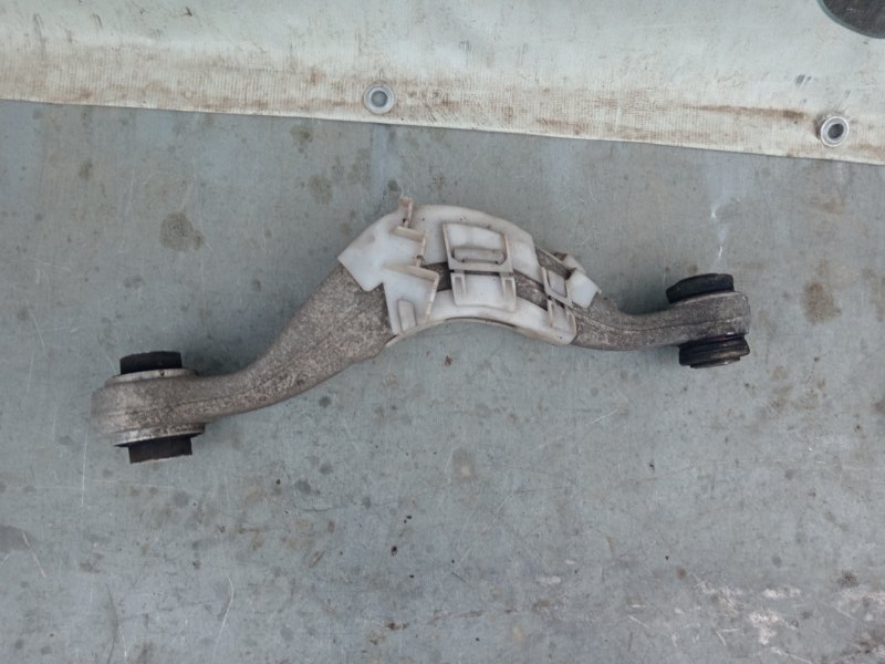 Рычаг подвески задний левый BMW 5 G30 2018 4.4 N63B44C 33326883339 контрактная