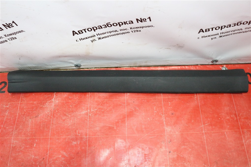 Накладка на порог салона передняя правая Auris 2008 150 1ZRFE