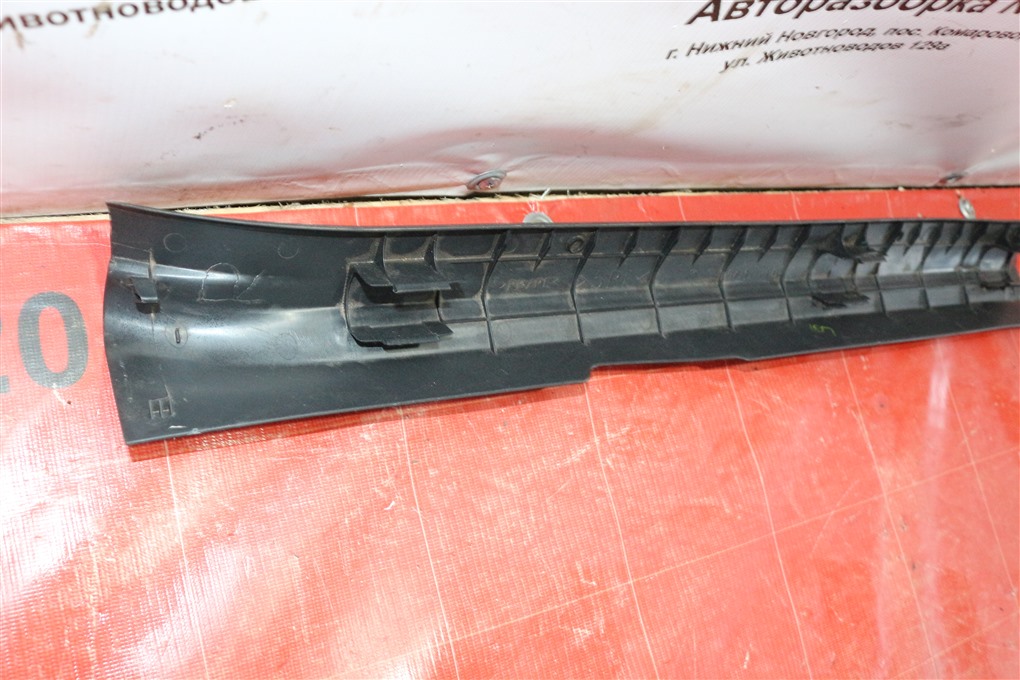 Накладка на порог салона передняя правая Auris 2008 150 1ZRFE