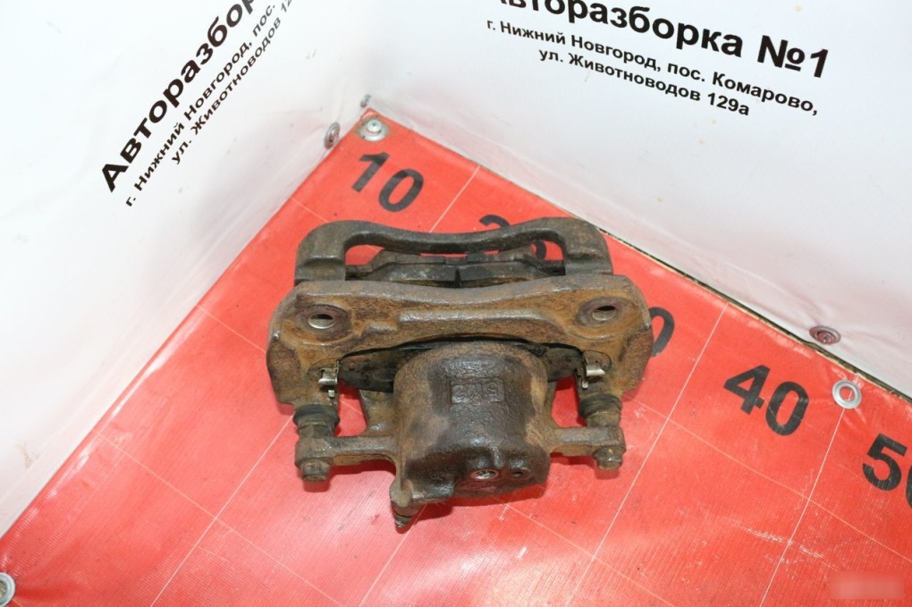 Суппорт передний правый RAV4 30 Суппорт передний правый RAV4 30