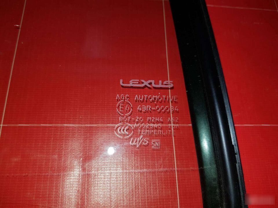 Стекло двери заднее LX570