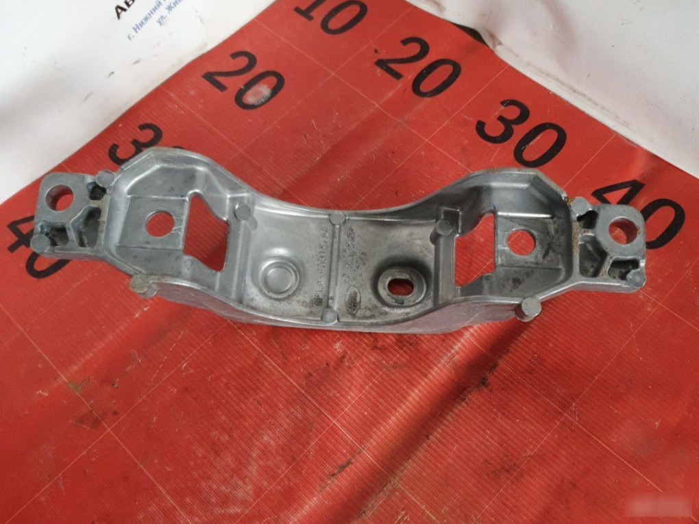 Кронштейн подвесного подшипника Land Rover Range Rover L405 LR066317 новая