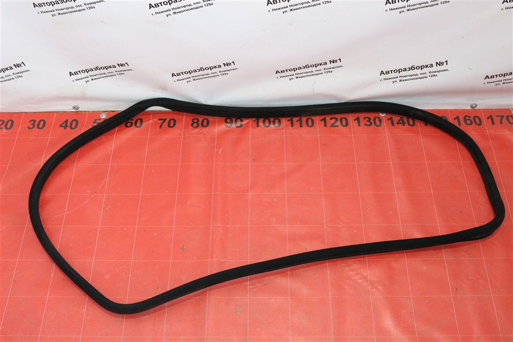 Уплотнитель двери задний правый C-class 2009 w204 271.950 m271