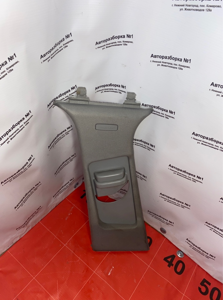 Накладка центральной стойки левая C-class 2009 w204 271.950 m271