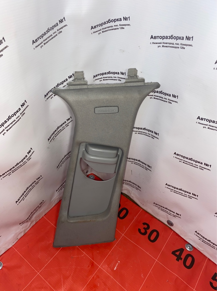 Накладка центральной стойки правая C-class 2009 w204 271.950 m271