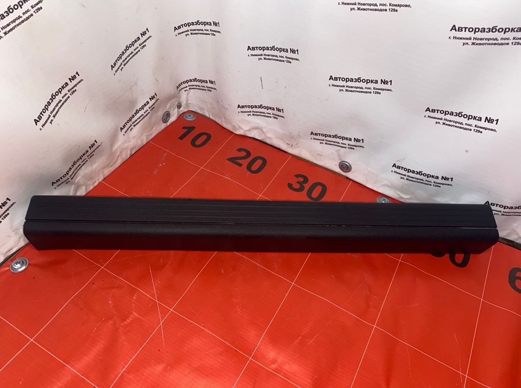 Накладка порога передняя правая C-class 2009 w204 271.950 m271