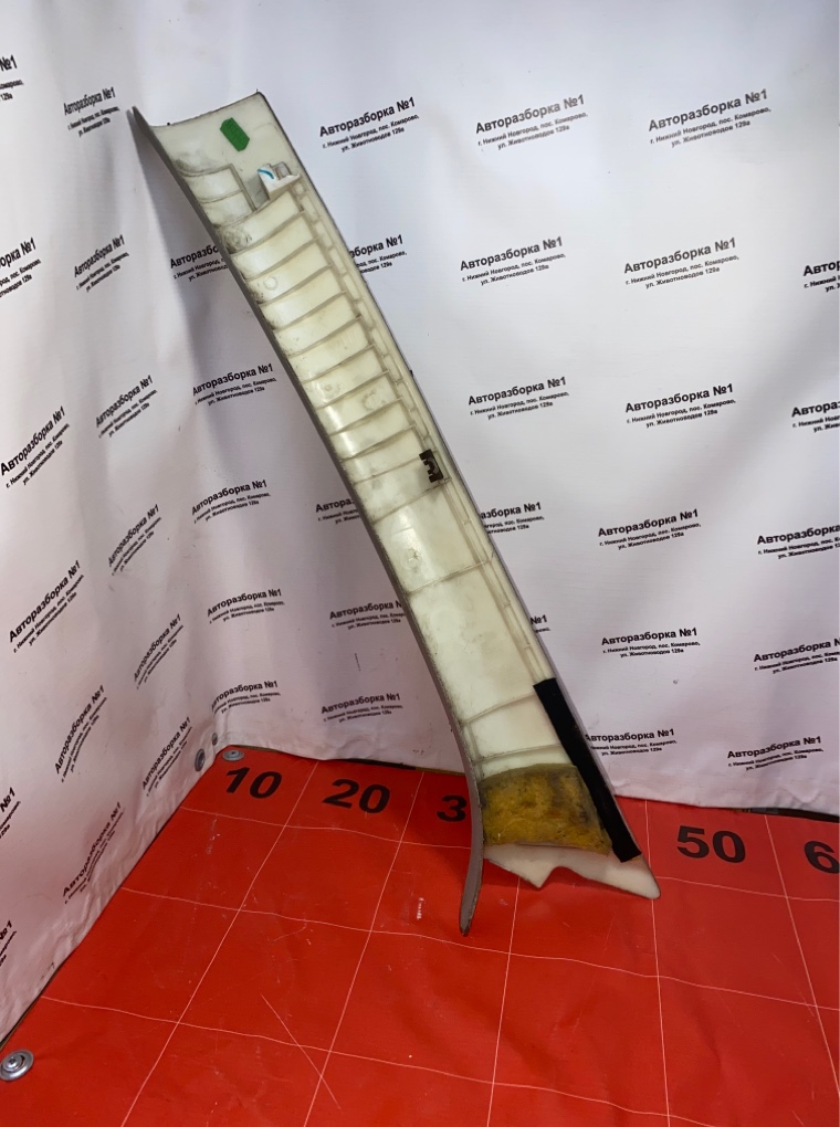 Накладка стойки лобового стекла передняя правая C-class 2009 w204 271.950 m271