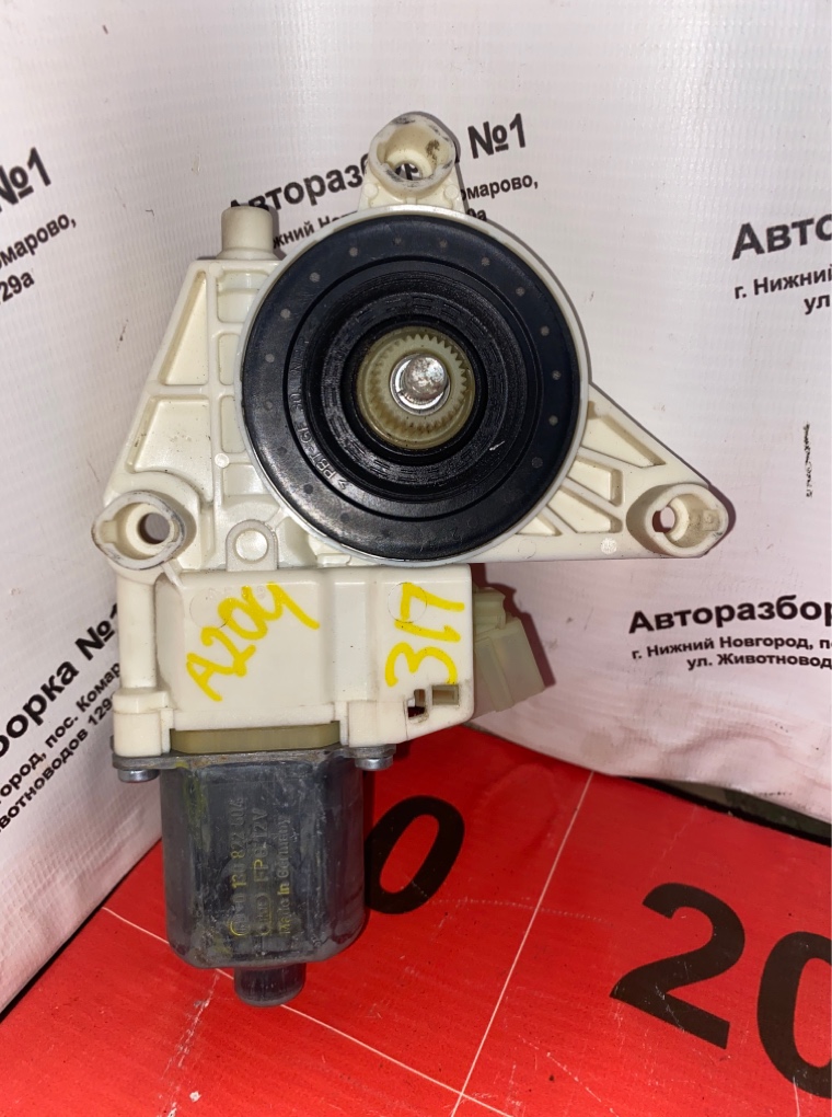 Мотор стеклоподъемника задний правый mercedes-benz C-class 2009 w204 271.950 m271 a2048200642 контрактная