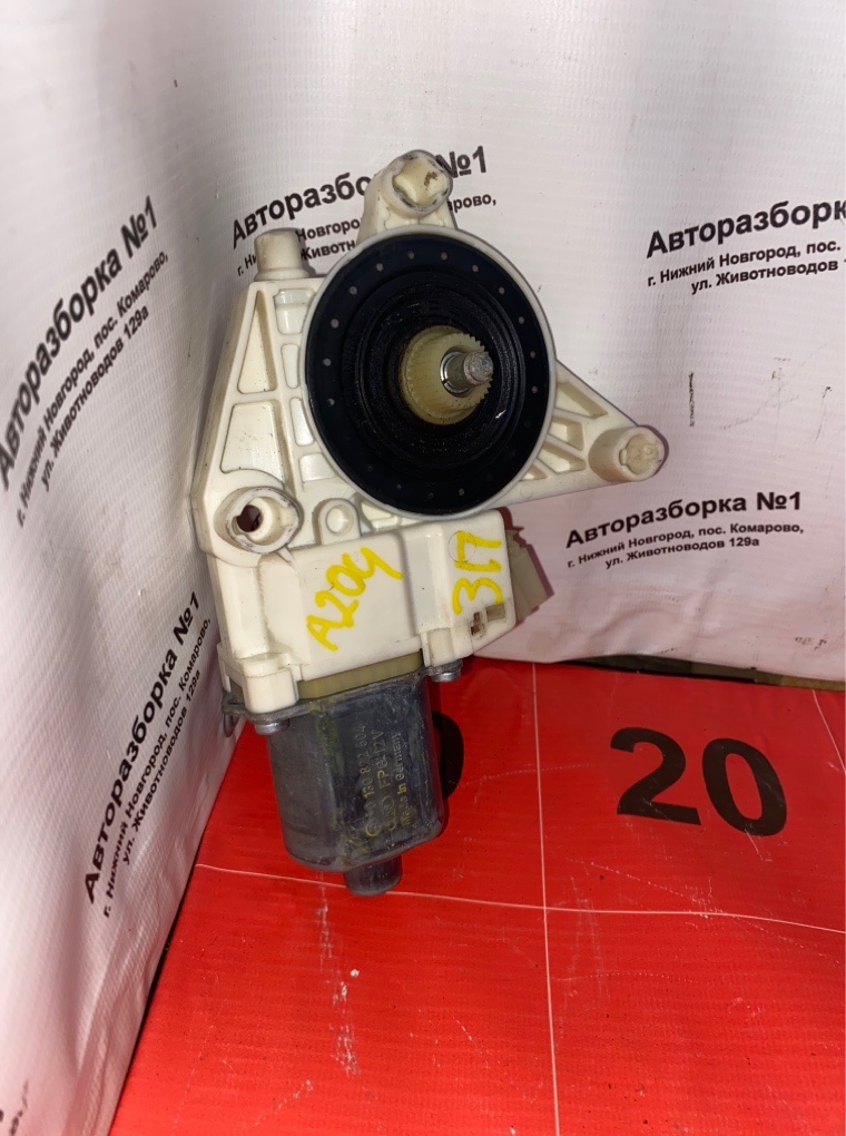 Мотор стеклоподъемника задний правый C-class 2009 w204 271.950 m271