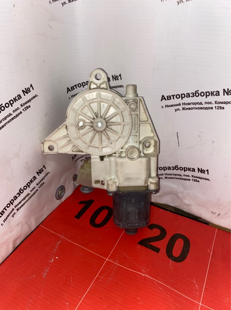 Мотор стеклоподъемника задний правый C-class 2009 w204 271.950 m271