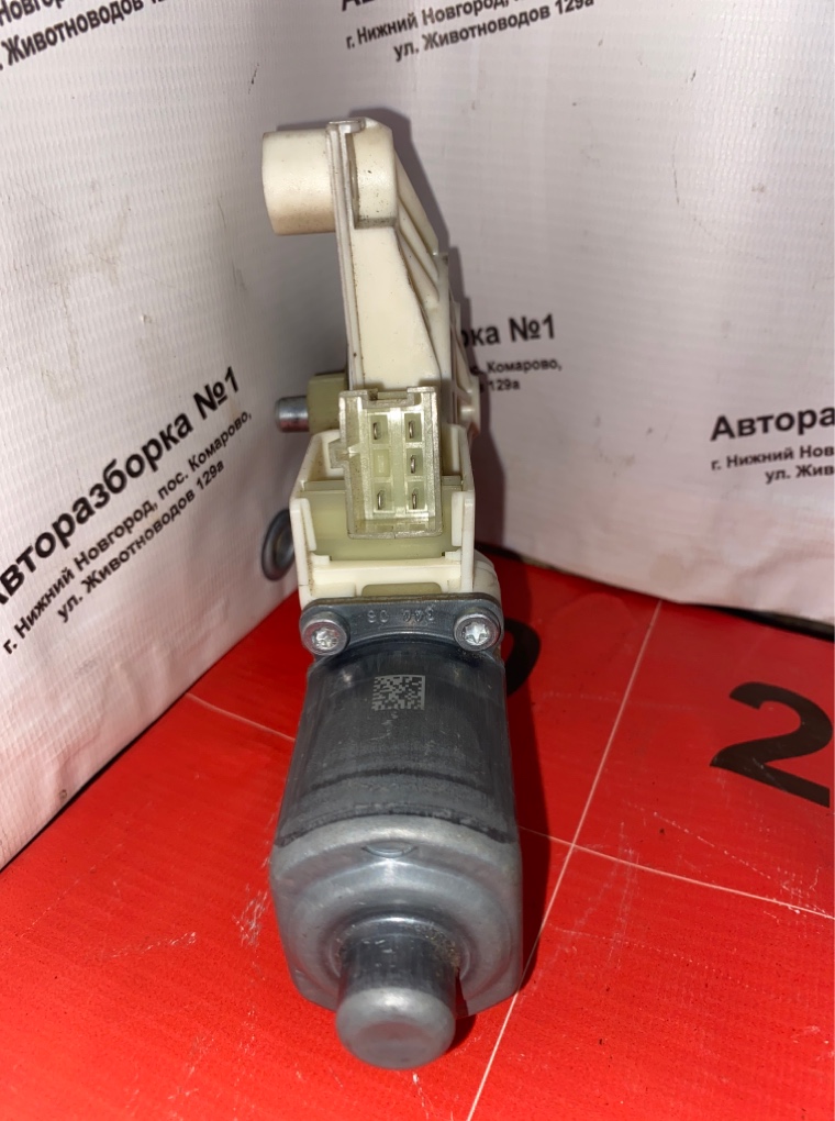 Мотор стеклоподъемника задний правый C-class 2009 w204 271.950 m271