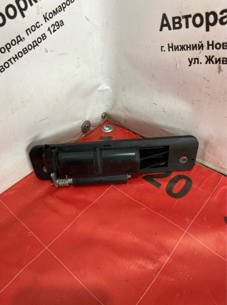 Ручка открывания багажника задняя M-class 2008 164 642.940