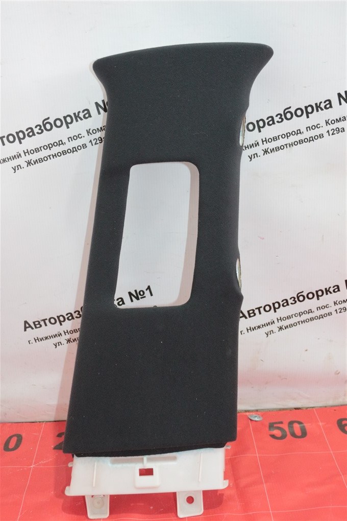Накладка стойки задняя правая Lexus LX570 2016 200 6241060180C0 новая