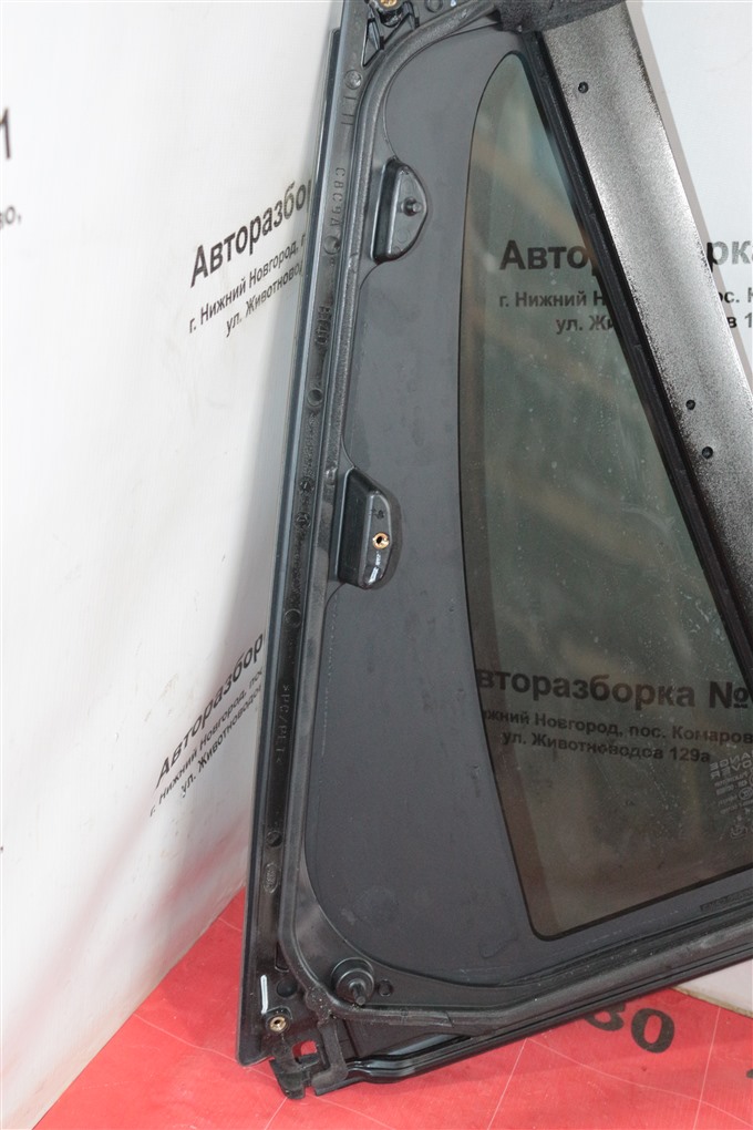 Форточка двери задняя левая Range Rover L405