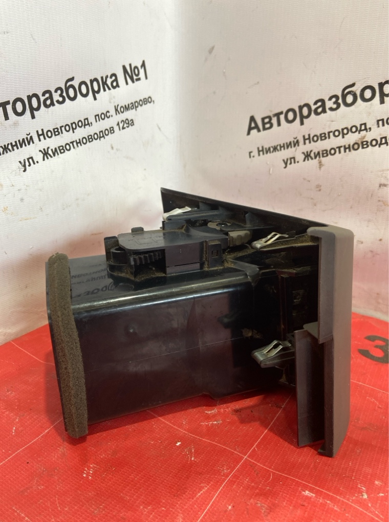 Дефлектор воздушный передний левый RX300