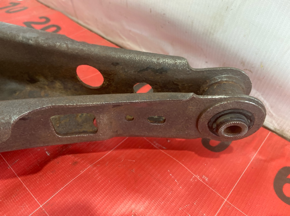 Рычаг подвески задний левый RAV4 2008 30 1AZFE