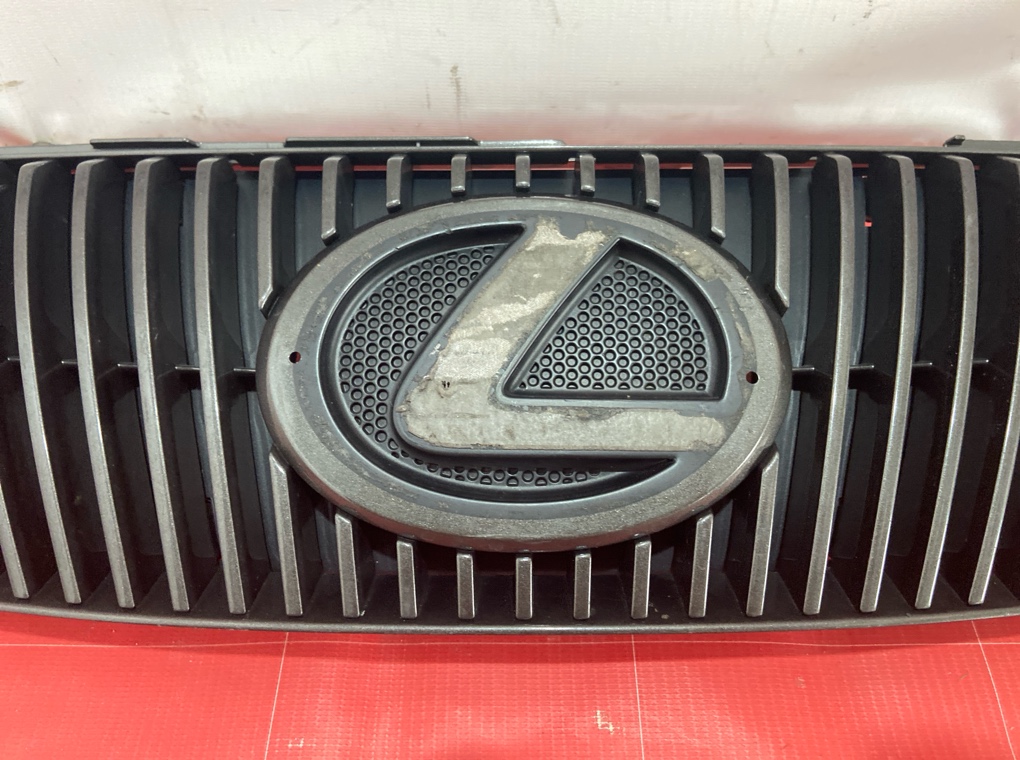 Решетка радиатора передняя Lexus IS250