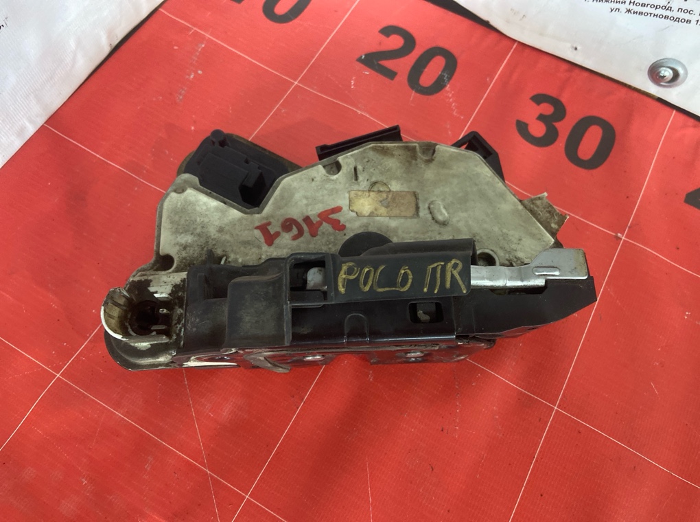 Замок двери передний правый Volkswagen Polo 6RF837016 контрактная