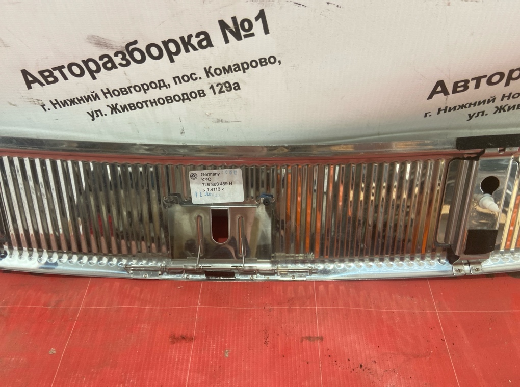 Накладка замка багажника Touareg