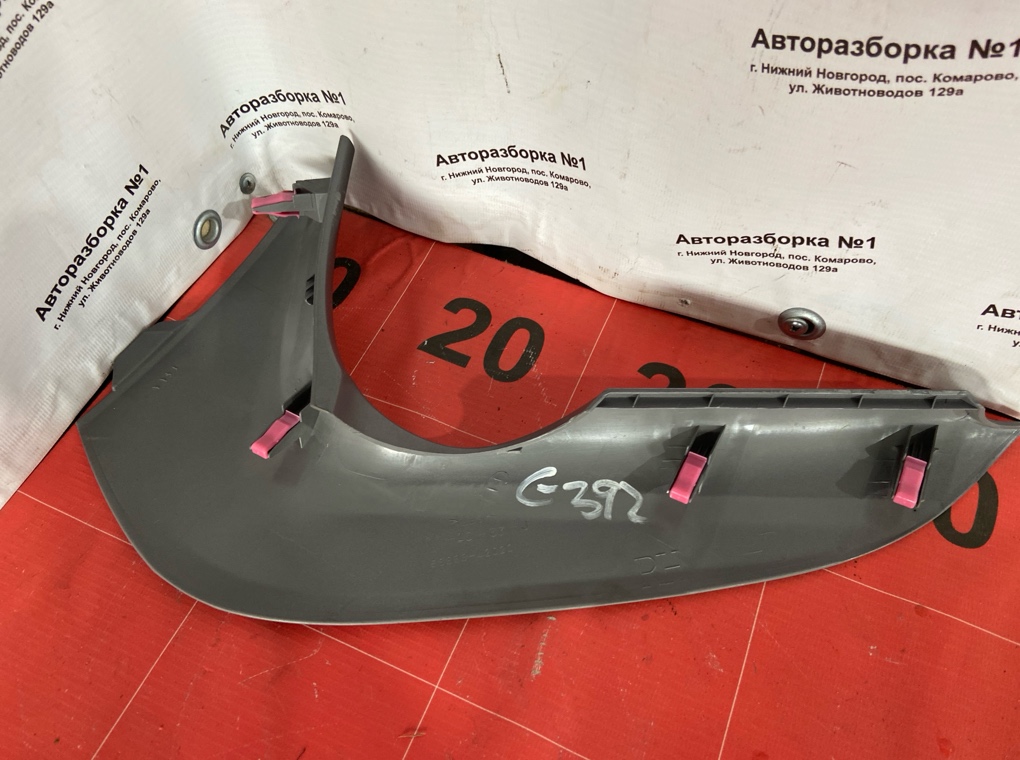Накладка центральной панели передняя правая RAV4 2008 30 1AZFE
