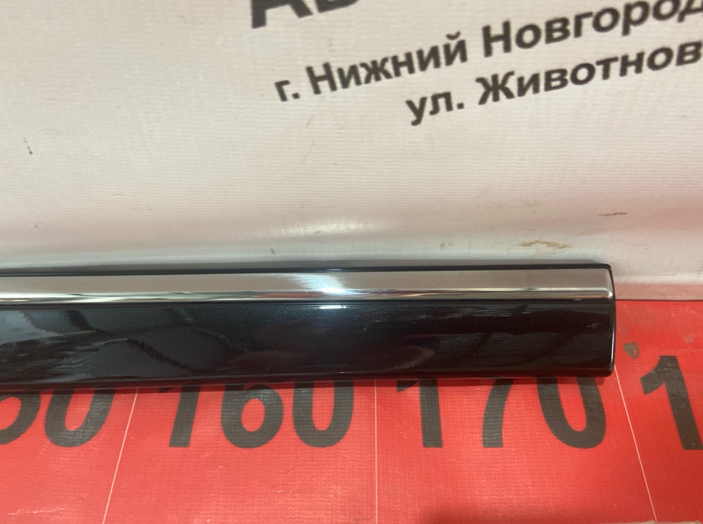 Молдинг двери передний правый W220