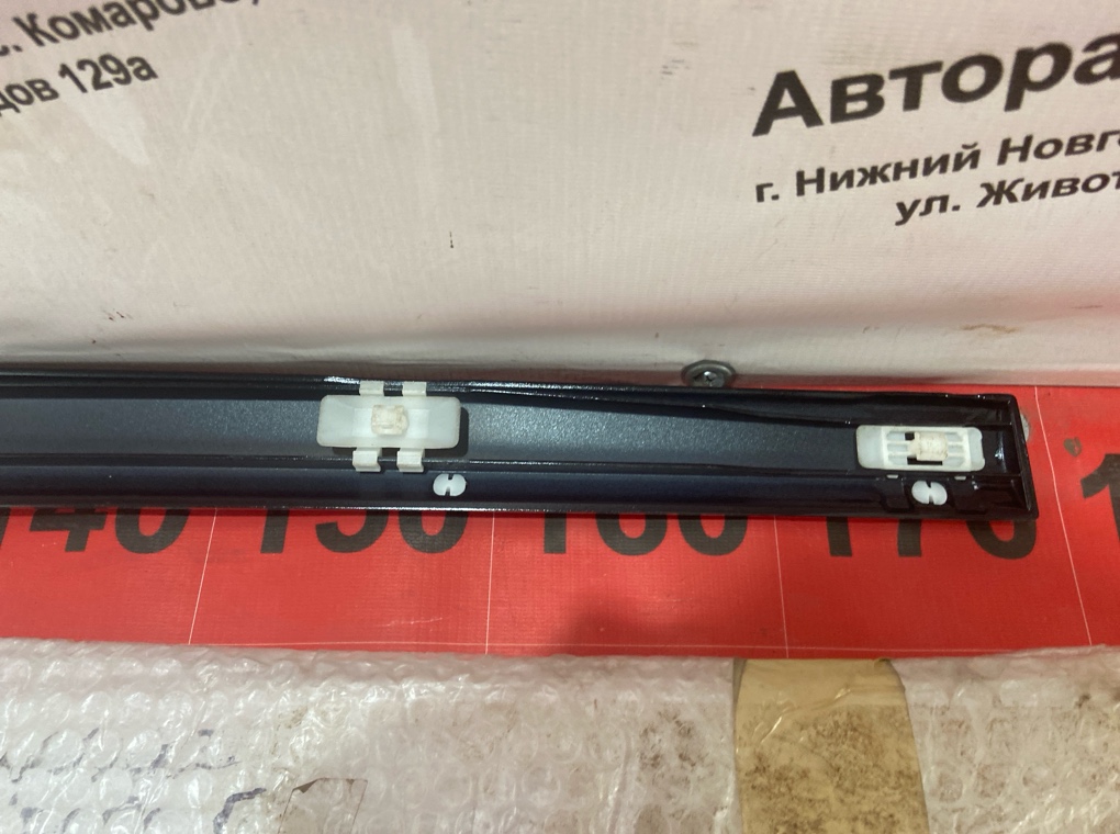 Молдинг двери передний правый W220
