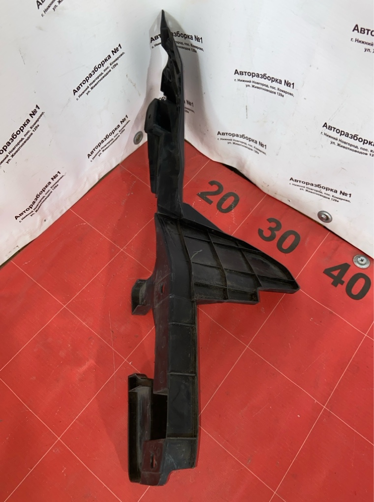 Дефлектор радиатора передний правый RX300