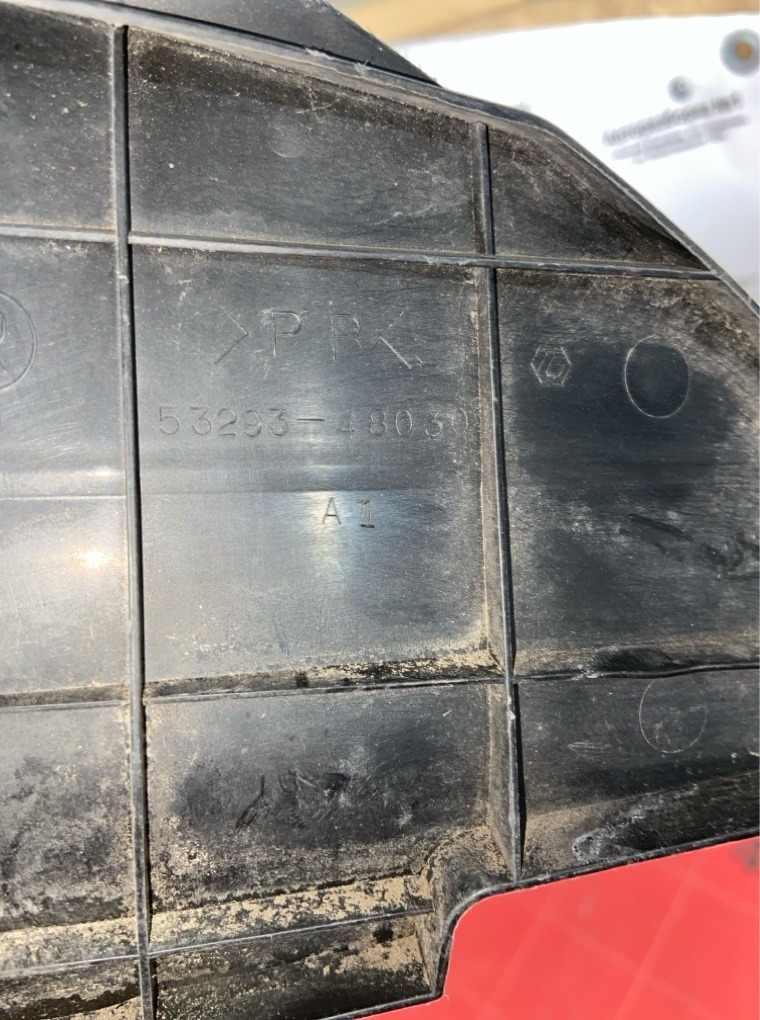 Дефлектор радиатора передний правый RX300