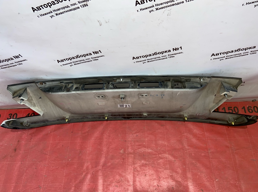 Накладка крышки багажника задняя LS460