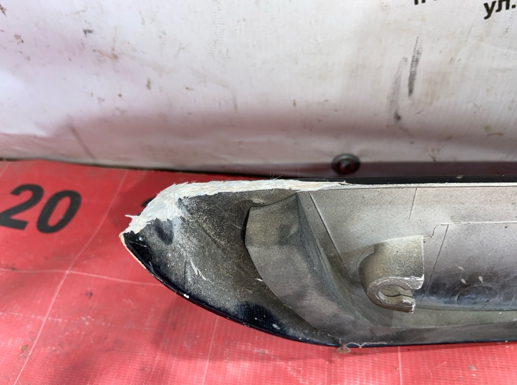 Накладка крышки багажника задняя LS460