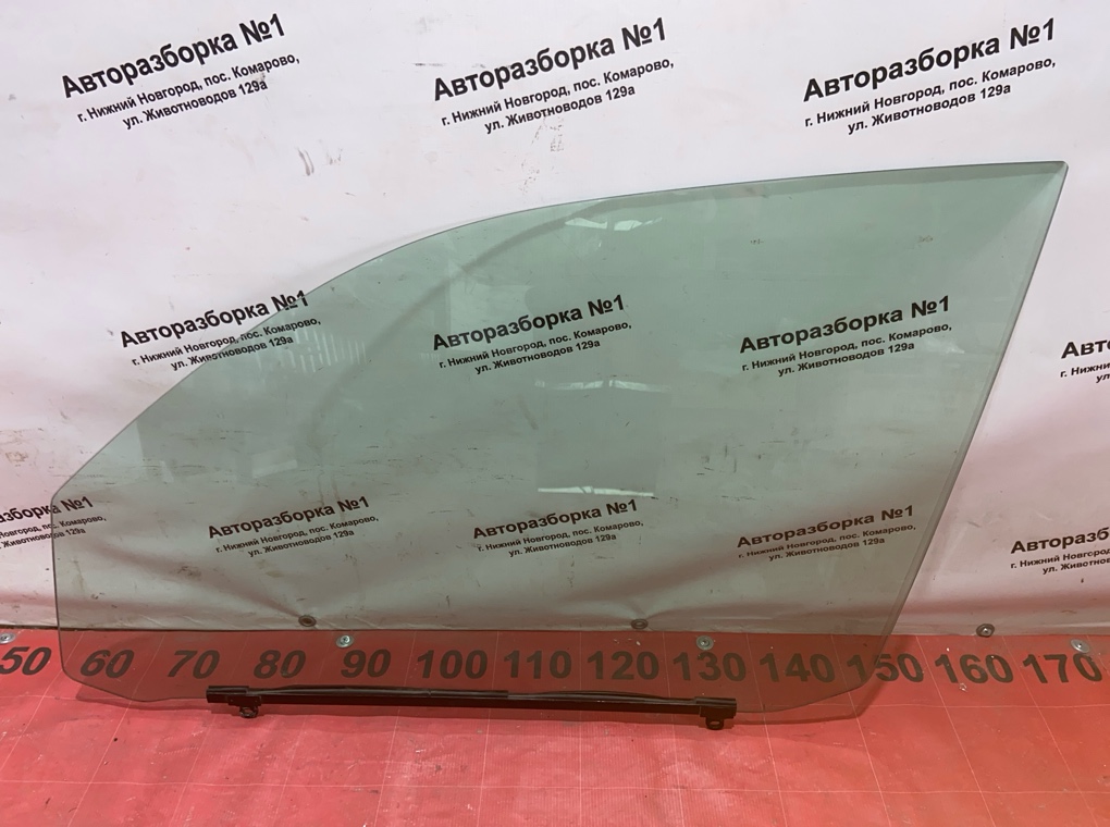 Стекло боковое переднее левое Toyota Land Cruiser 200 6810260631 контрактная