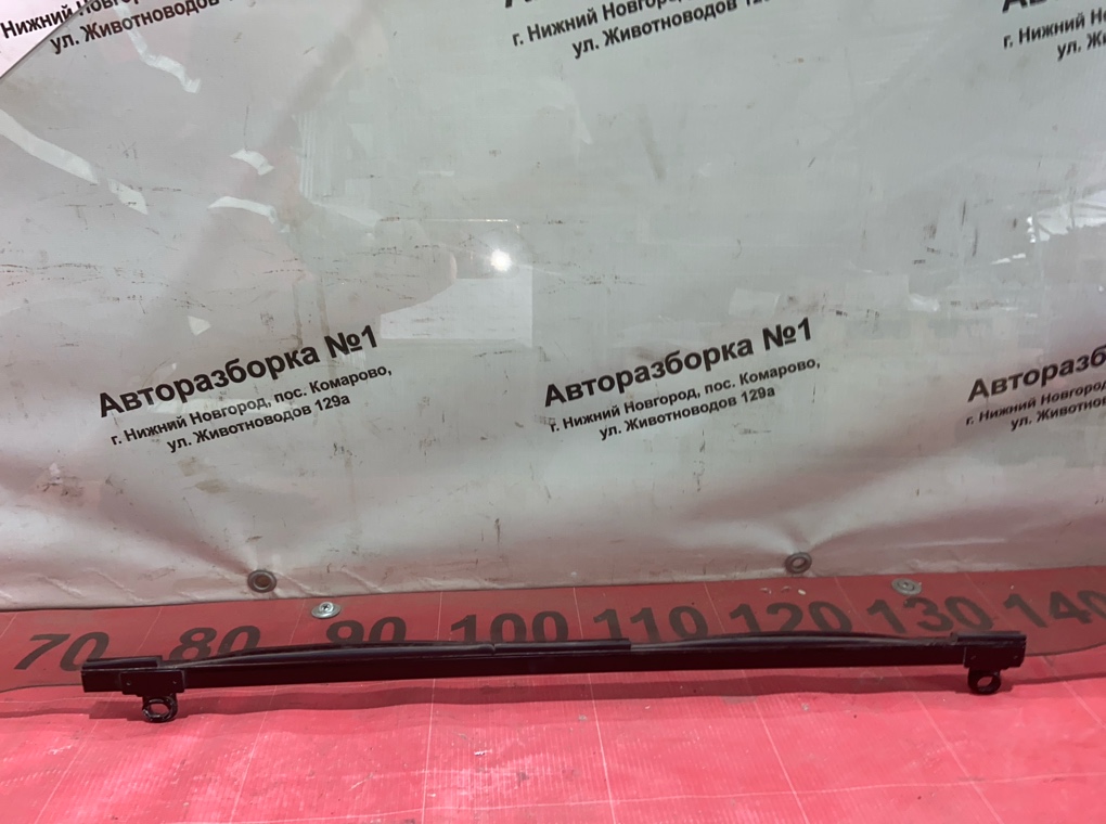 Стекло боковое переднее левое Land Cruiser 200