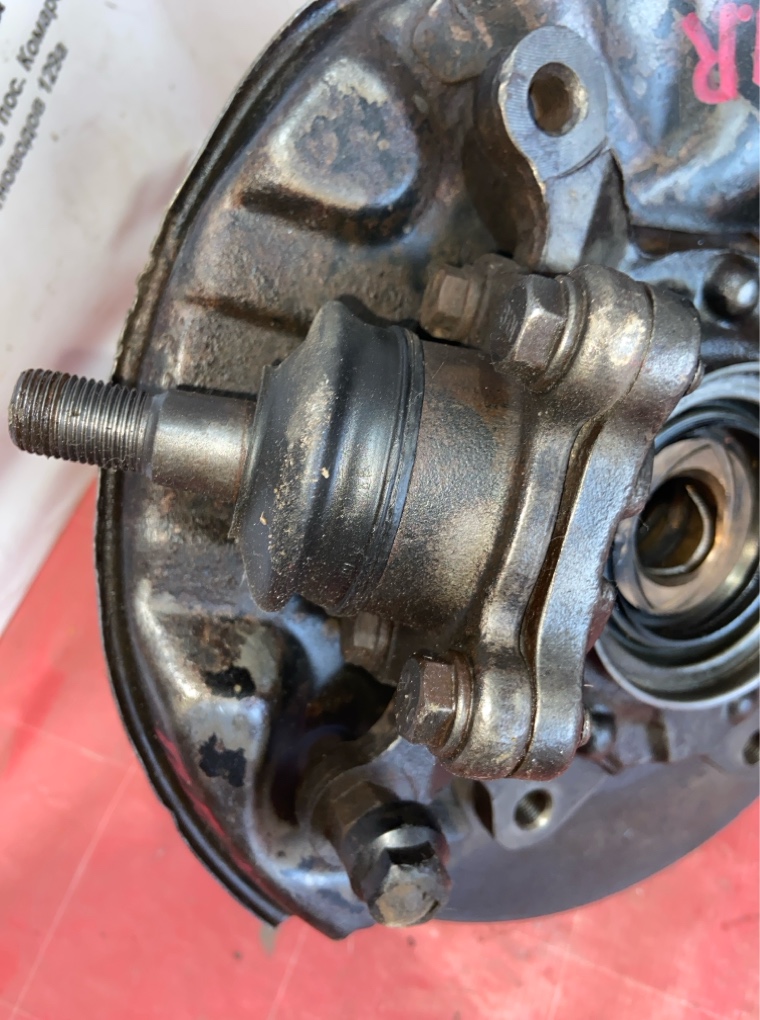 Поворотный кулак передний правый 4Runner 1995 N130 3VZE
