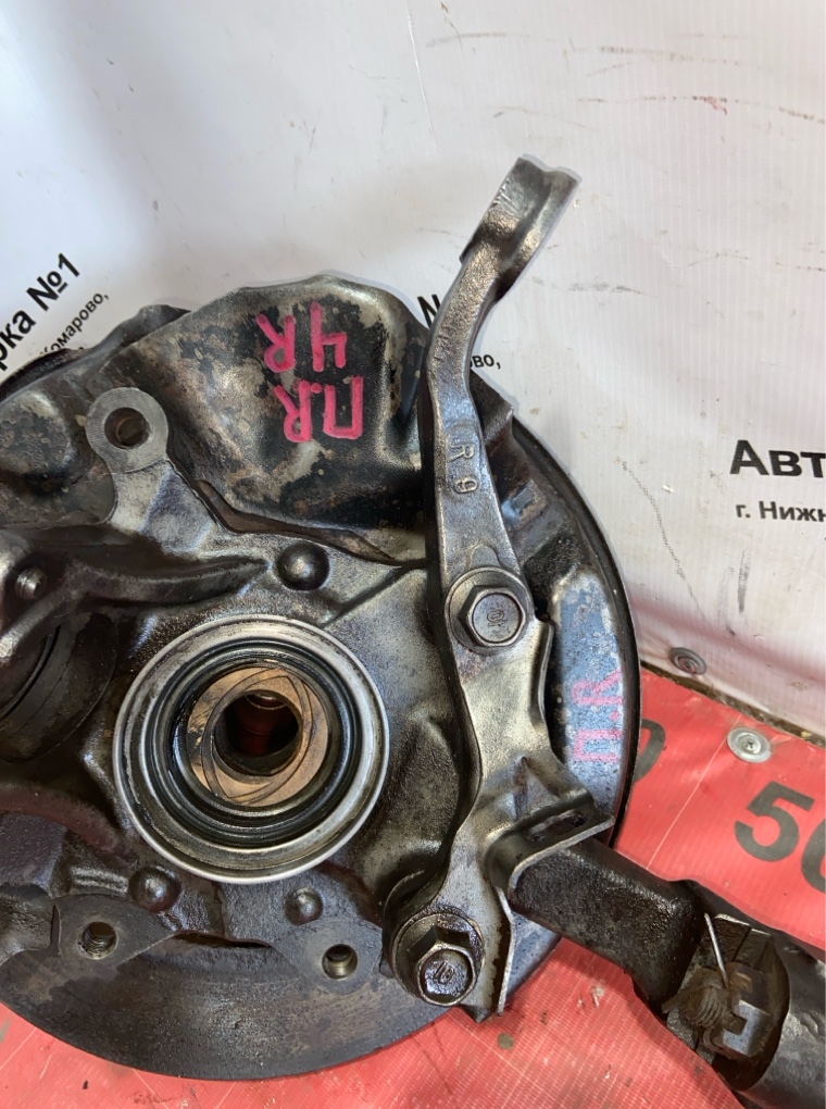 Поворотный кулак передний правый 4Runner 1995 N130 3VZE