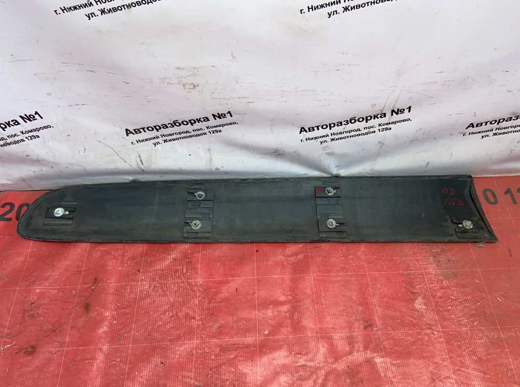 Накладка двери передняя правая RAV4 2005 20 1AZFE