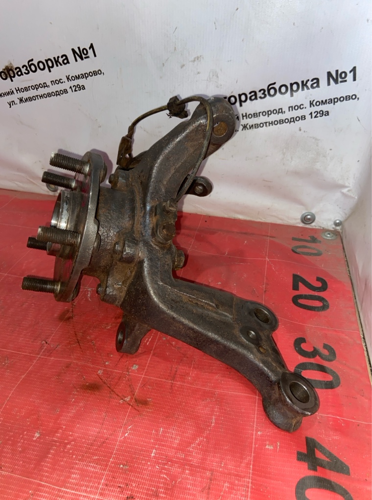 Поворотный кулак передний правый RAV4 2008 30 1AZFE