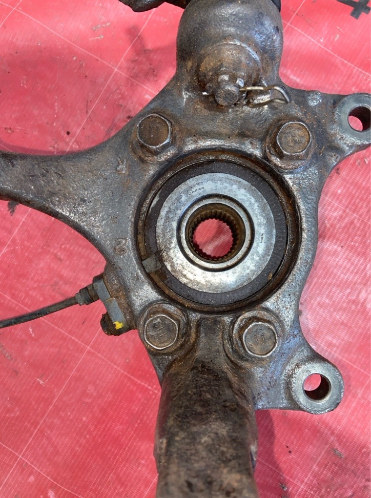 Поворотный кулак передний правый RAV4 2008 30 1AZFE