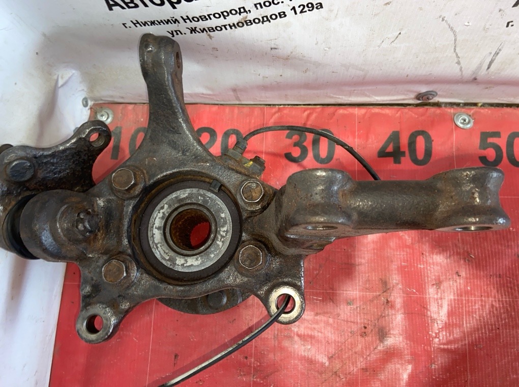 Поворотный кулак передний левый RAV4 2008 30 1AZFE