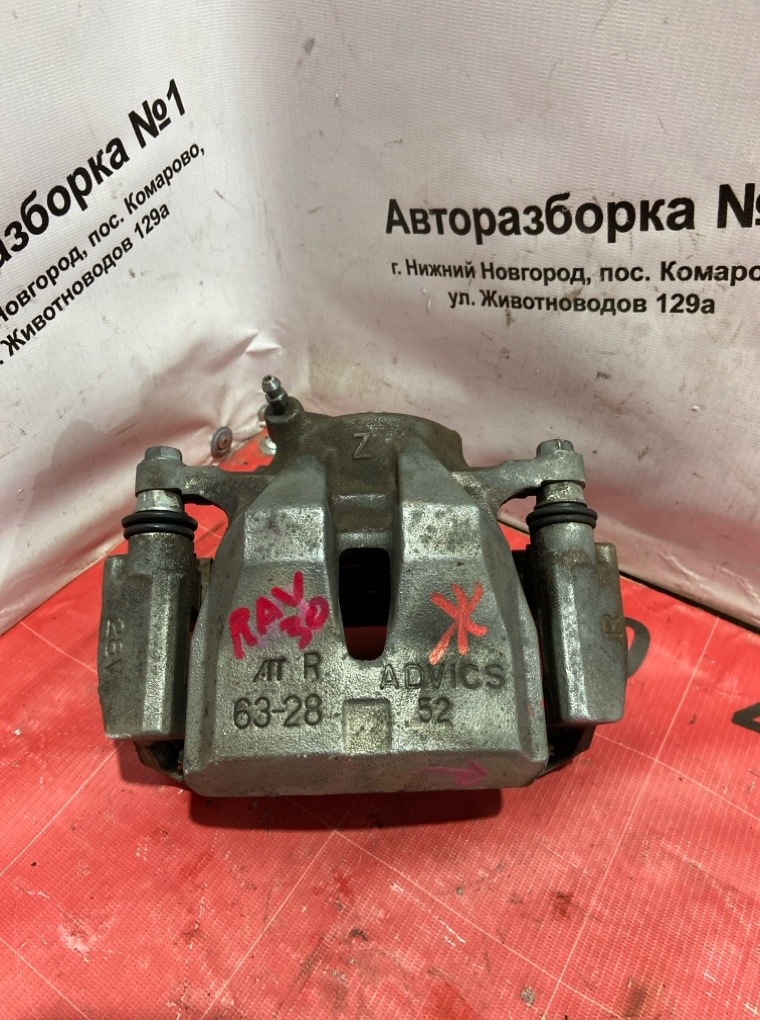 Суппорт тормозной передний правый Toyota RAV4 30 4773042090 контрактная