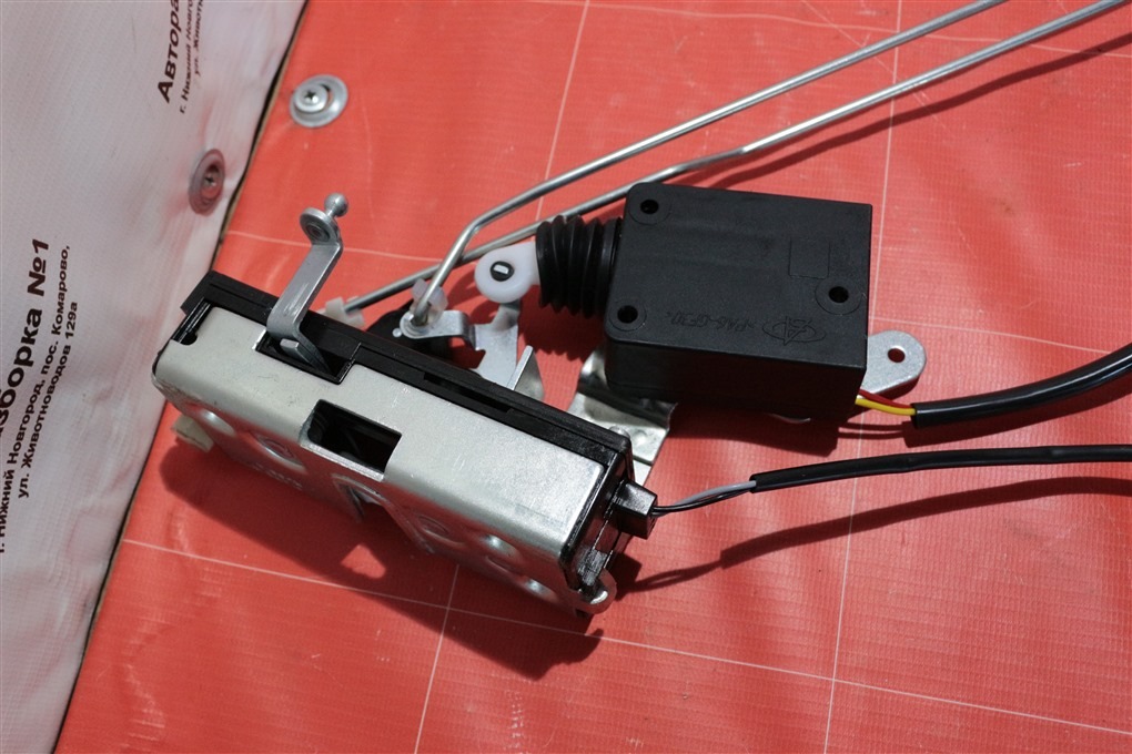 Замок двери задний правый Нива Тревел 2024 УНИВЕРСАЛ