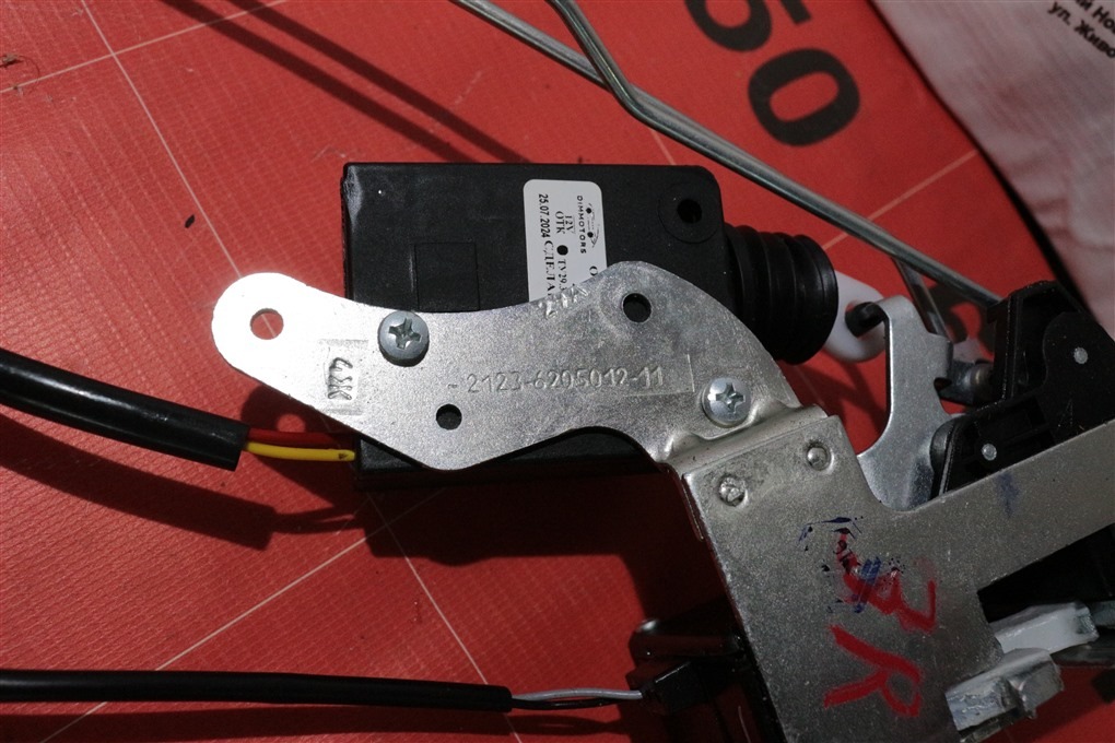 Замок двери задний правый Нива Тревел 2024 УНИВЕРСАЛ