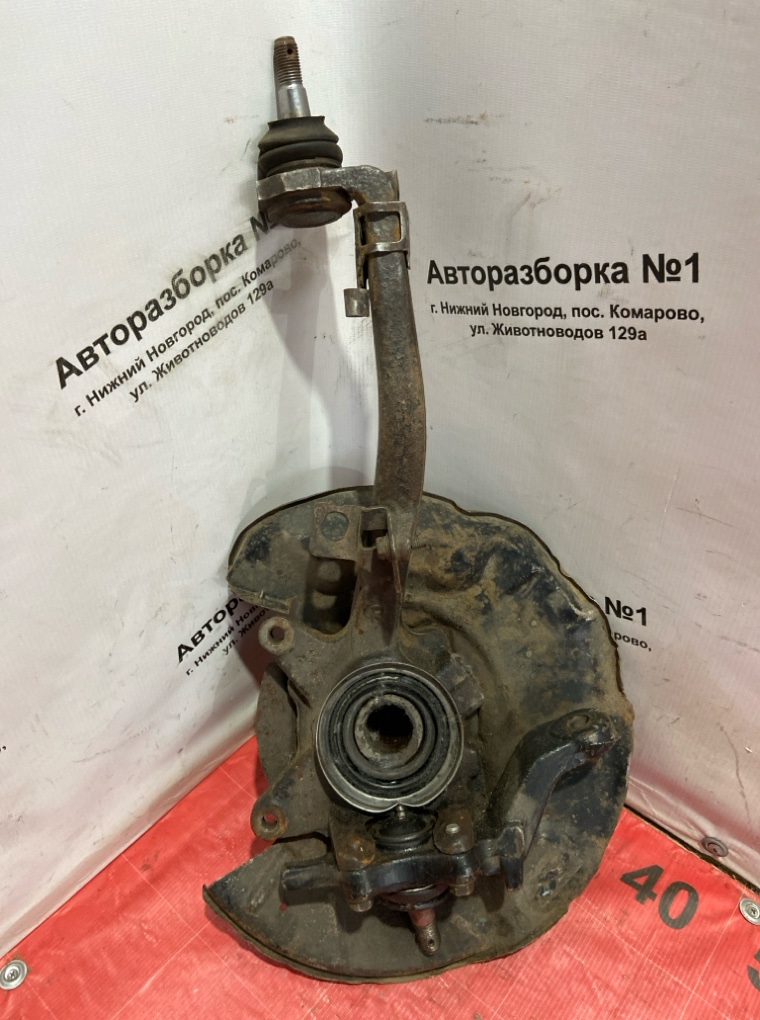 Кулак поворотный передний правый Land Cruiser Prado 90