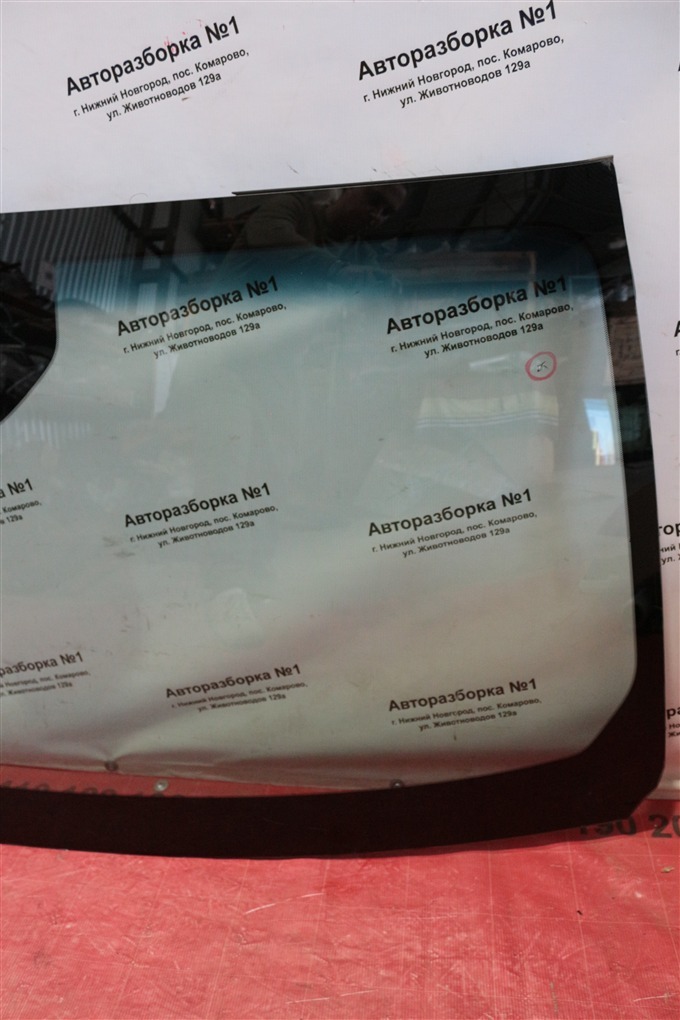Стекло лобовое lx600 300