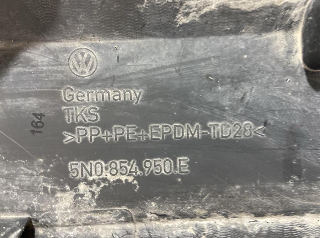 Молдинг двери задний правый Tiguan